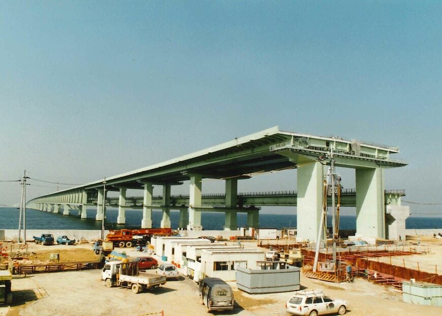 建設中の関空連絡橋（写真：南海電鉄）
