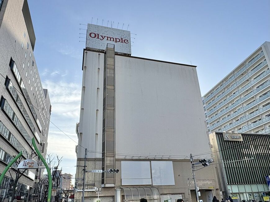 市川駅近くの、松坂屋跡地にできたオリンピック（写真：筆者撮影）
