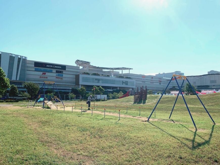 イオンモール幕張新都心と豊砂公園