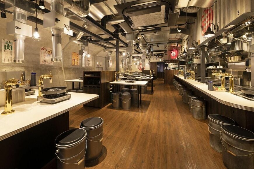大衆酒場らしい雰囲気の店内