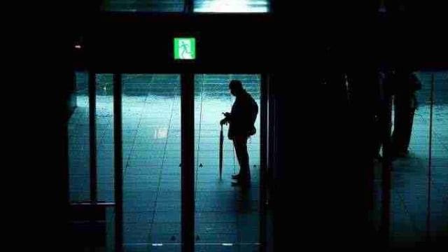 誰にでも起こりうる突然の病。単身世帯が増加する中、孤立に陥る人が増えている（撮影／今井康一）