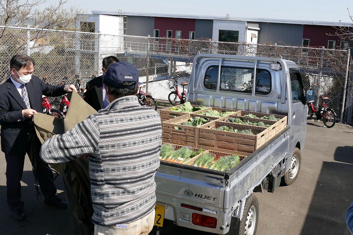 京急電鉄の実証実験。三崎口駅に野菜が到着（記者撮影）