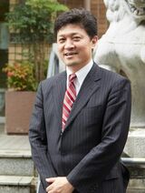 まつだ・やすひろ／1965年生まれ。1988年、麗澤大学外国語学部中国語学科卒。1990年、東京外国語大学大学院地域研究研究科修了。1994-1996年、在香港日本国総領事館専門調査員。1997年、慶應義塾大学大学院法学研究科博士課程単位取得退学。2003年博士（法学）学位取得。1992年-2008年防衛庁（省）防衛研究所で助手・主任研究官。 2008年東京大学東洋文化研究所准教授を経て、2011年より現職（写真：本人提供）