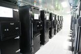 ソフトウェア検証施設には200個のサーバーラックが並ぶ（筆者撮影）