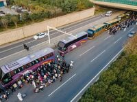 iPhoneの生産請け負うフォックスコンで労働争議 アップル生産の中国依存のリスクが高まる