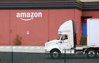 アマゾン向け配送料､郵政公社に倍増を要請 トランプ大統領が郵便局長に直接指示か
