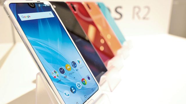 京セラ｢ガラパゴス｣スマホがたどり着いた境地 バッテリー交換可､石鹸で