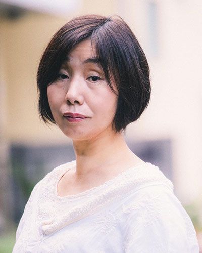 詩森ろば（しもり・ろば）劇作家・演出家1993年に劇団風琴工房旗揚げ。以後ほとんどの脚本とすべての演出を担当。2018年よりserial numberとして活動。全国どこへでも飛び回る綿密な取材で、多彩な題材をほかにない視点で立ち上げる。2016年『残花』『insider』で紀伊國屋演劇賞個人賞、2020年に映画『新聞記者』で日本アカデミー賞優秀脚本賞、2021年『All My Sons』（作：アーサー・ミラー）『コタン虐殺』で読売演劇大賞優秀演出家賞、ほか受賞多数。2025年に放送されたTBS日曜劇場『御上先生』脚本全話担当（写真：本人提供）