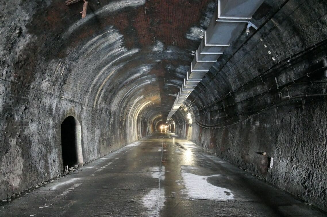 旧生駒トンネルの内部