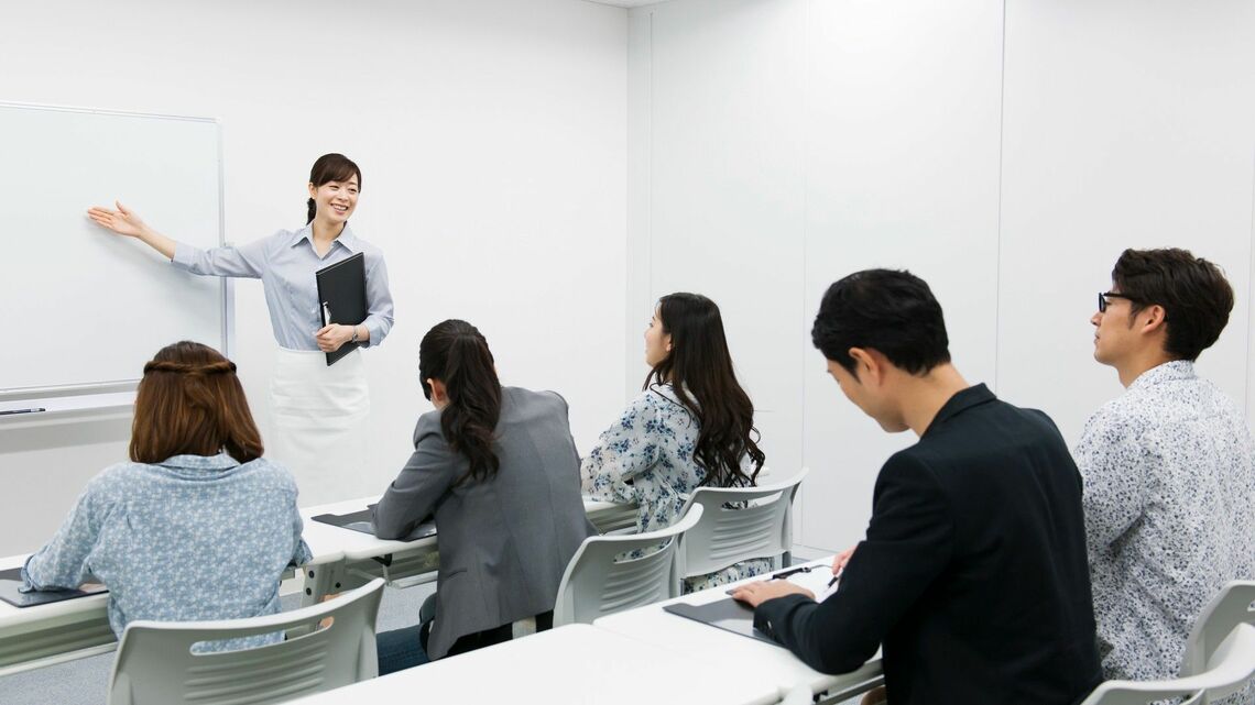 複数資格を強みにしようというトレンドが広がっている(写真:muu/PIXTA)