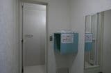 開成宿泊所のシャワー室（記者撮影）