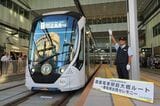 一番電車が発車。広電の新たな歴史が始まった（撮影：伊原薫）
