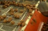 ミートボールは油で揚げる