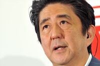 終戦記念日に、安倍首相が話すべきこと アウシュヴィッツで考える麻生発言（下）