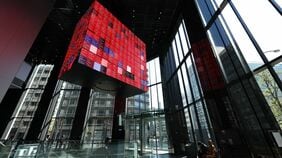 日経平均株価が最高値更新でついに6万円に接近､米国とイランの停戦期待から企業収益を評価する取引が優勢に