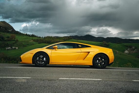 5.0リッタードライサンプのV10エンジンをミドシップした「ガヤルド」（写真：Automobili Lamborghini）