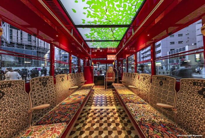 豪華な内装は水戸岡デザインの真髄だ