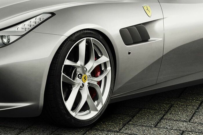 フェラーリ GTC4 ルッソT｜Ferrari GTC4Lusso T