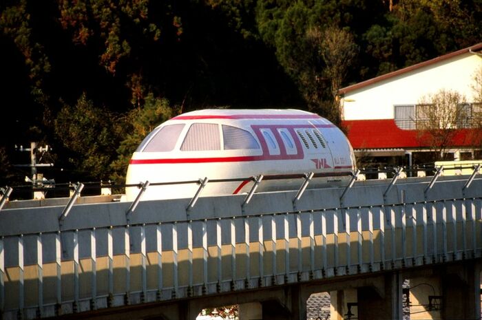 1980年に登場したリニア試験車MLU001。