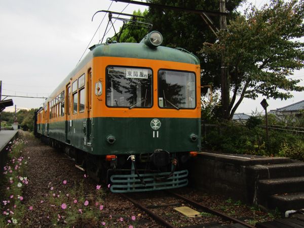 「かぼちゃ電車保存会」が静態保存するモハ10（11号）