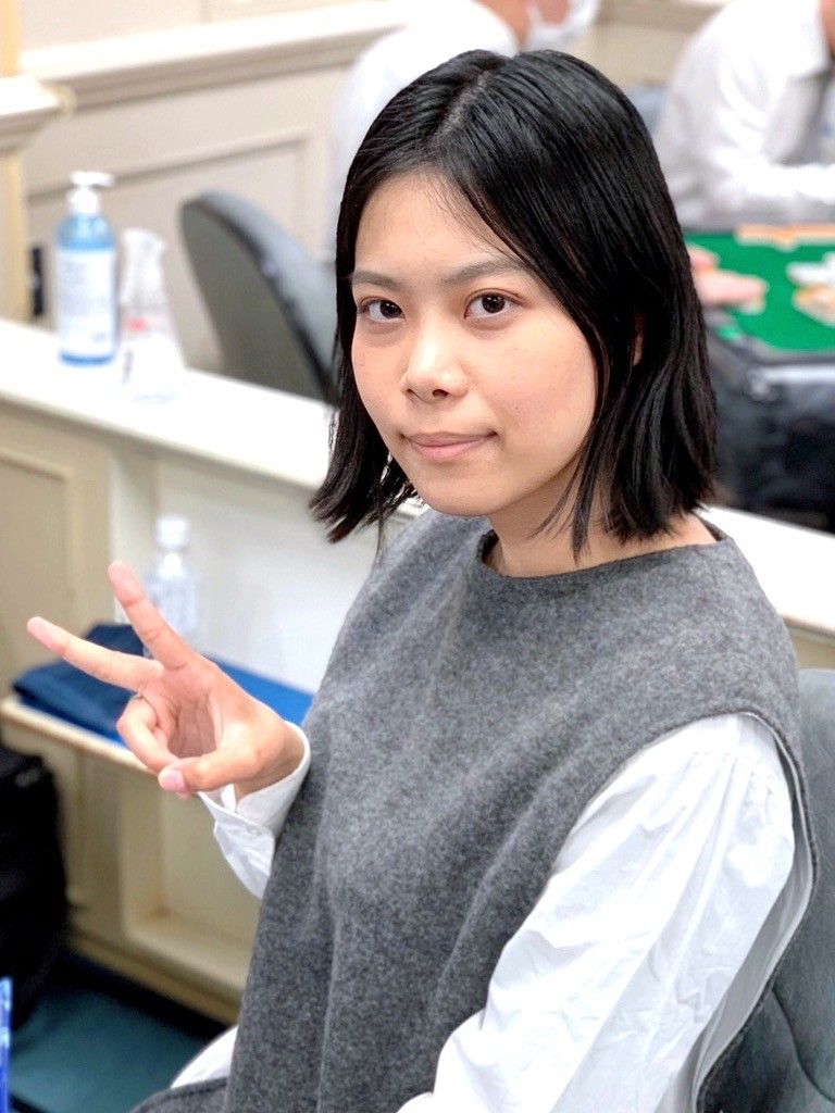 現在はプロ雀士＆会社員＆文筆家として活躍する（写真：新倉さん提供）