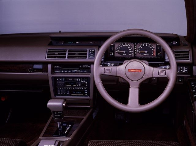 1987年発売、日産自動車「セドリック/グロリア」（写真：日産自動車）
