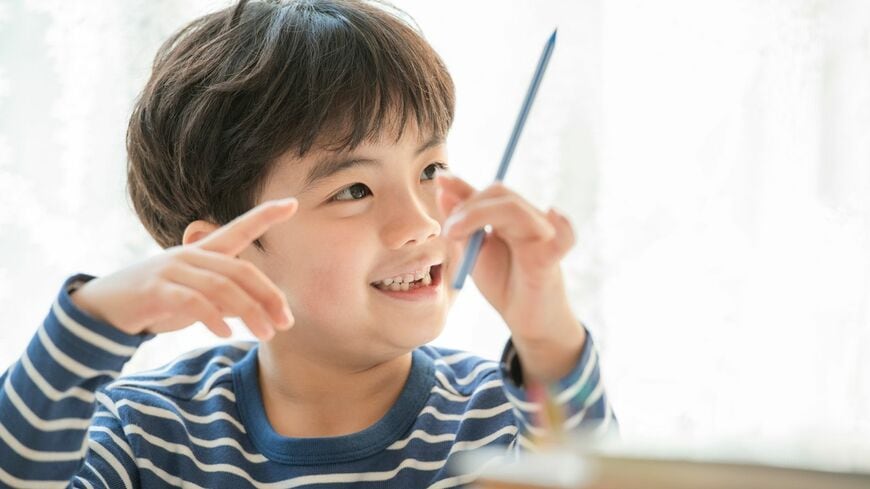 小学校受験をしなくても、早期教育は必要なのでしょうか（写真：PanKR／PIXTA）