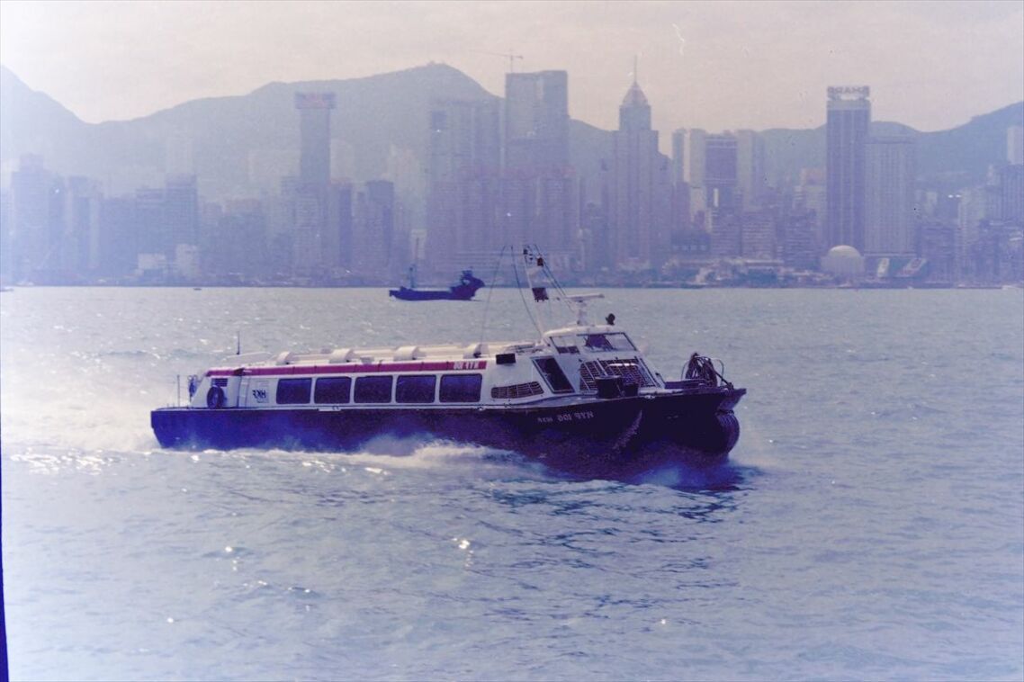 香港島セントラルと尖沙咀東部との快速旅客便として