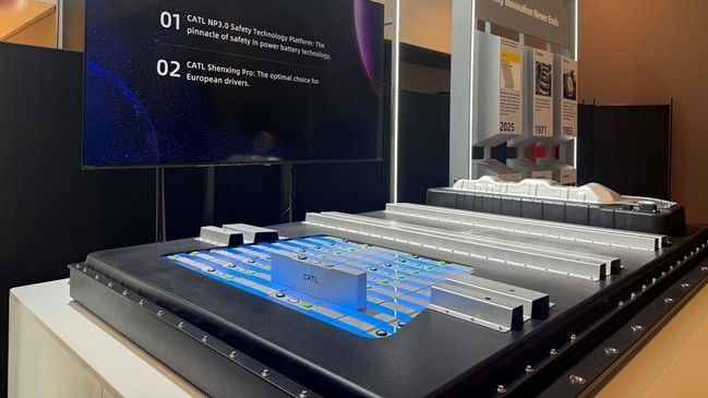 CATLはヨーロッパ市場攻略の切り札として長寿命電池「神行Pro」を開発した。写真はドイツでの発表会で展示された同電池（CATLのウェブサイトより）