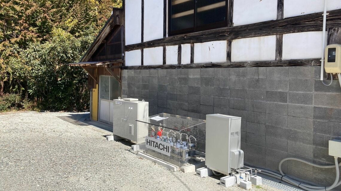 一般家庭に設置された水素発電設備（記者撮影）