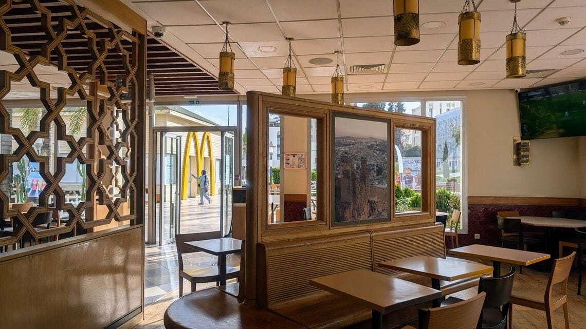 フェズのマクドナルドの店内
