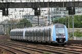 通勤型ながら1車体1ドアの、フランスのZ50000型電車（撮影：橋爪智之）