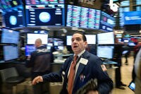 NYダウ395ドル安､アップル株などが急落 ナスダックは約3%下落､ネット関連売られる