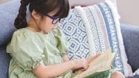 子どもを｢外で遊ばせるだけ｣で近視は防げる　