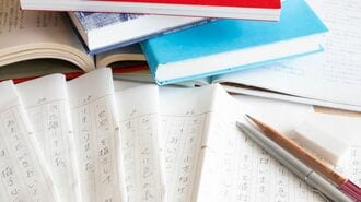 本と記入済の原稿用紙