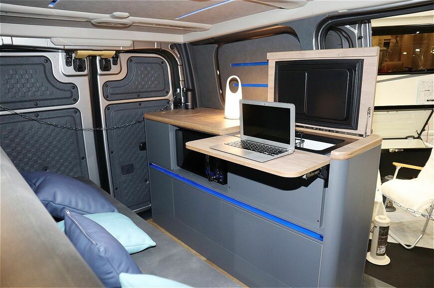 LACホールディングスのBEVキャンピングカー「LAC EVキャンパーC」（写真：筆者撮影）