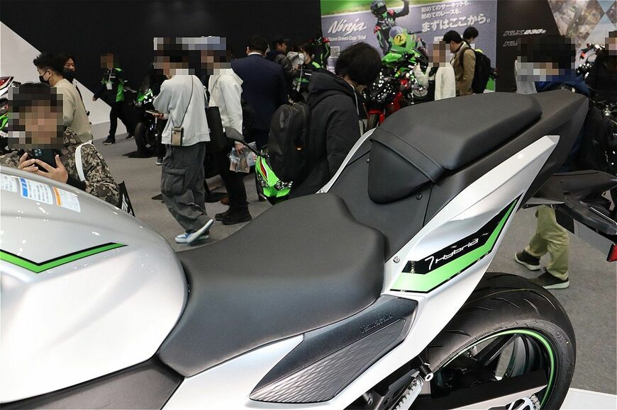 カワサキモータース「Z7ハイブリッド」（筆者撮影）