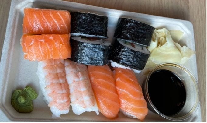 ヘルシンキ空港の寿司（写真：筆者提供）