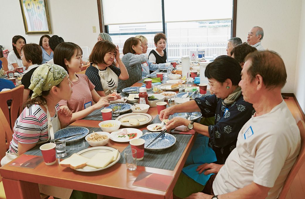 元ヤフー社員らが起業。延べ250人が参加。年齢層も幅広い（写真：編集部撮影）