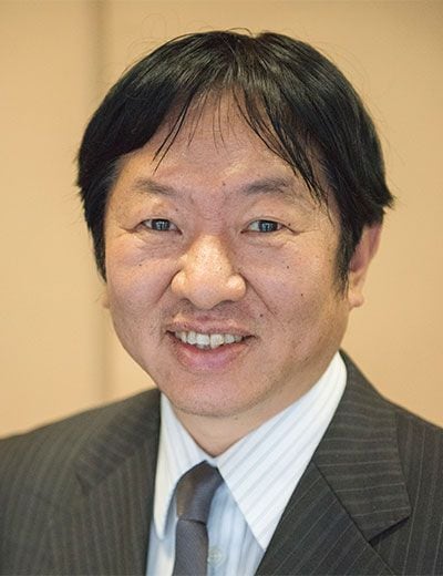 坂本 旬（さかもと・じゅん）法政大学キャリアデザイン学部教授、図書館司書課程担当。教育系出版社や週刊誌などの編集者を経験したのち、新聞社を中心に雑誌執筆者として活躍。1996年より法政大学教員。ユネスコのメディア情報リテラシー・プログラムの普及を目指すアジア太平洋メディア情報リテラシー教育センターおよび福島ESDコンソーシアム代表。基礎教育保障学会理事（写真：本人提供）