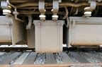 床下の逆転器。電車の前進後進を切り替える