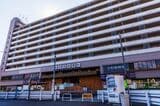 現在のみずほ台駅東口の駅ビル。低層階に東武ストア、上層階はマンションだ（撮影：鼠入昌史）