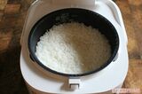 約70分で炊き上がる。ふたを開けると湯気が上がり、通常のごはんの炊き上がりと変わらない（写真：週刊女性PRIME）
