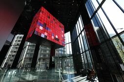 日経平均株価が最高値更新でついに6万円に接近､米国とイランの停戦期待から企業収益を評価する取引が優勢に