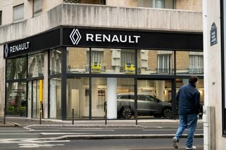 ルノーが見通し下方修正､ミントCFOを暫定CEOに