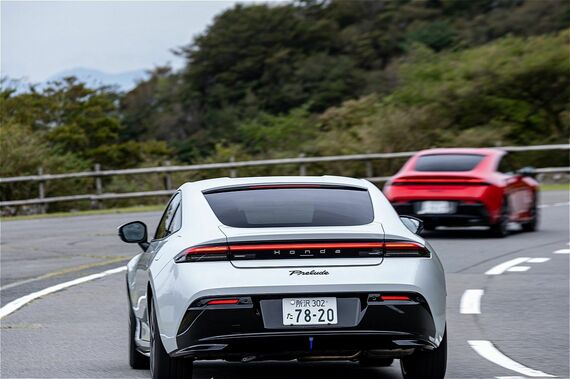 新型プレリュードの走行シーン