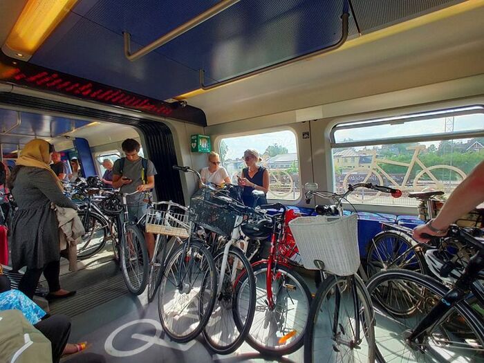 通勤電車は人間よりもむしろ自転車で混雑する