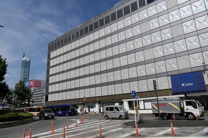 西側から見た京王百貨店
