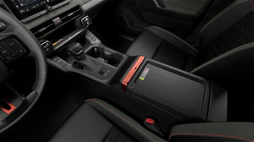 トヨタ新型「RAV4 ADVENTURE（プロトタイプ）」（写真：トヨタ自動車）