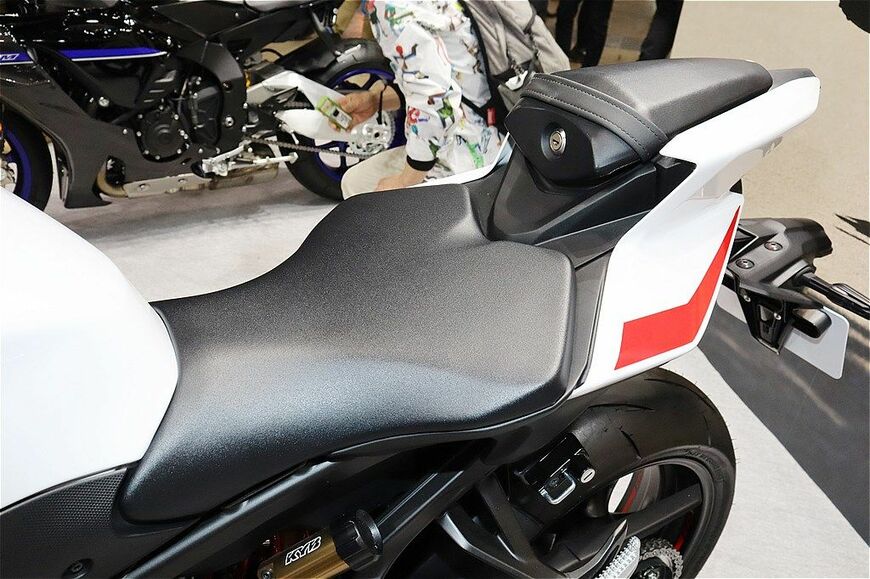 第52回 東京モーターサイクルショーに参考出品されたヤマハ「YZF-R9」（筆者撮影）